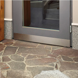 Proteção de base de porta em inox sob medida - John Steel Proteção de base de porta em inox sob medida - John Steel